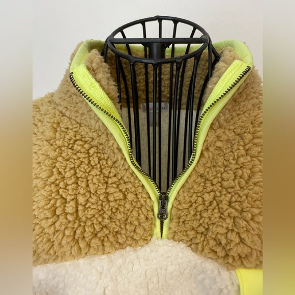 Sherpa Fleece Pull Over Size S - Picture 5 of 6